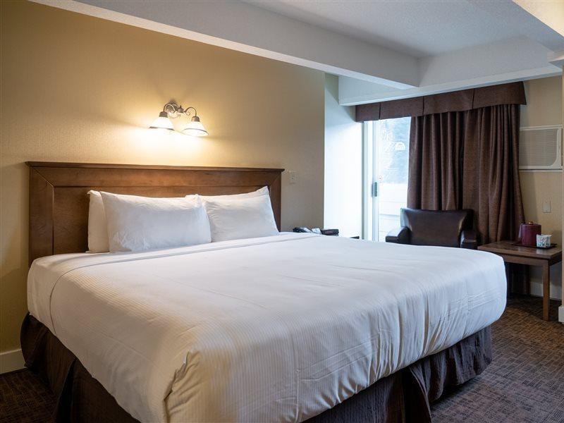 Irwin'S Mountain Inn Banff Extérieur photo
