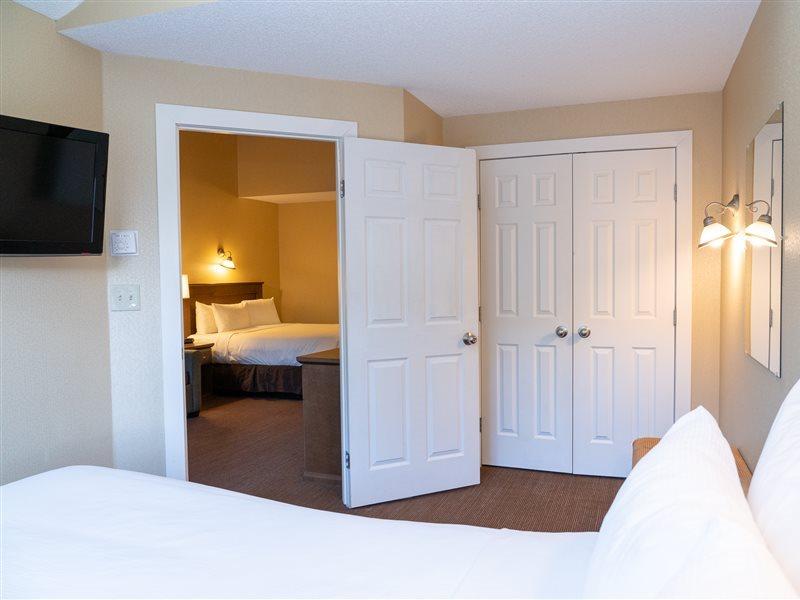 Irwin'S Mountain Inn Banff Extérieur photo