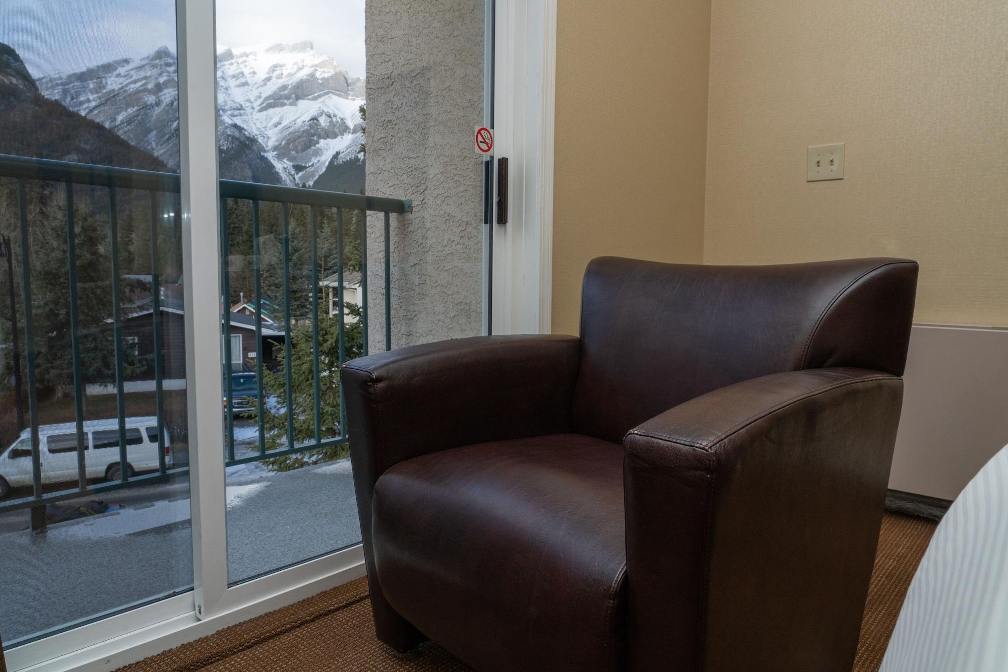 Irwin'S Mountain Inn Banff Extérieur photo