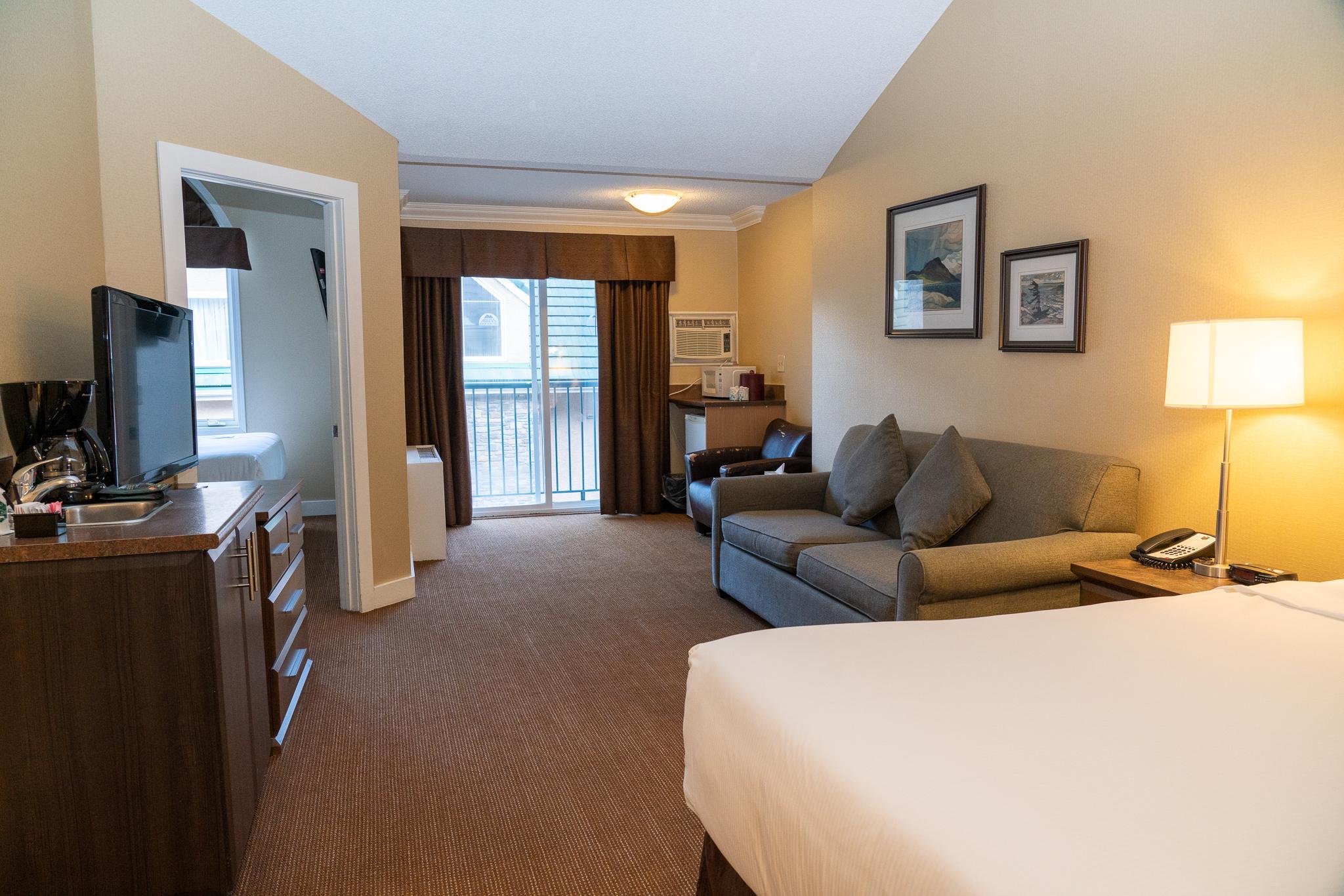 Irwin'S Mountain Inn Banff Extérieur photo