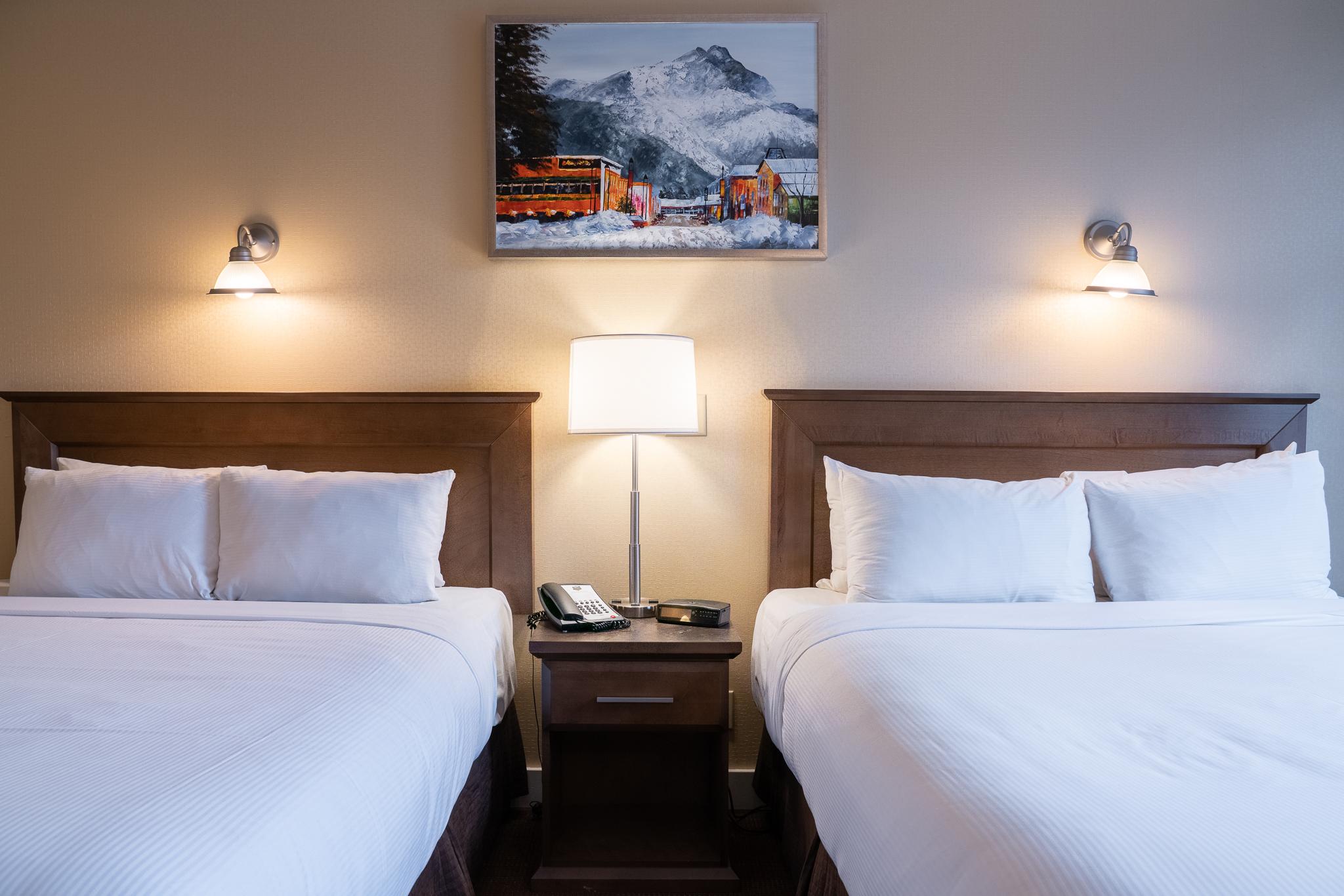 Irwin'S Mountain Inn Banff Extérieur photo