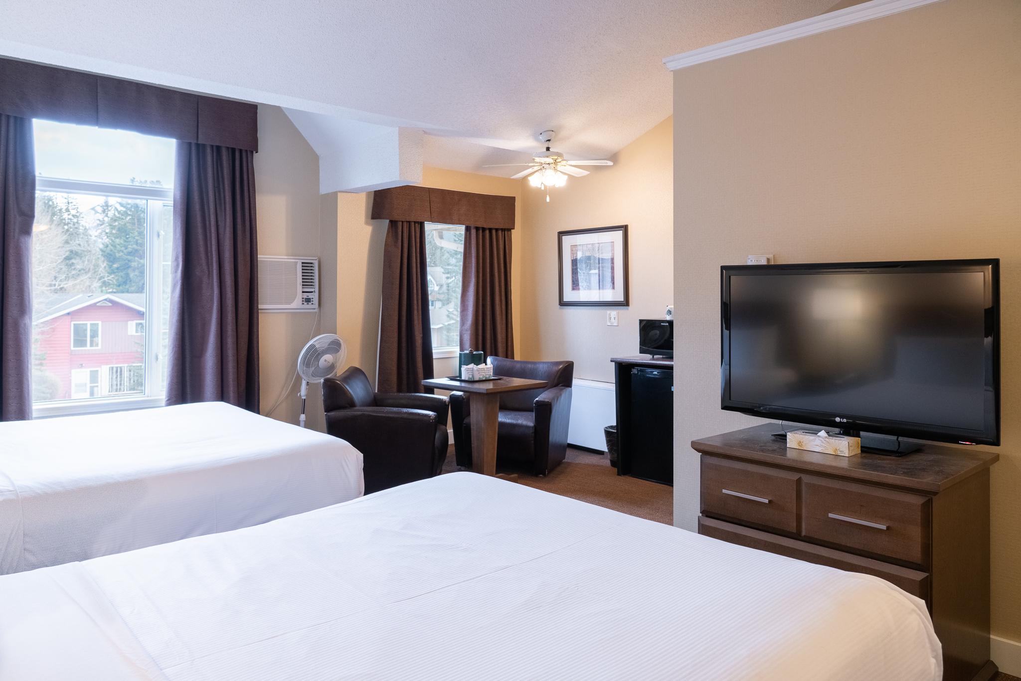 Irwin'S Mountain Inn Banff Extérieur photo