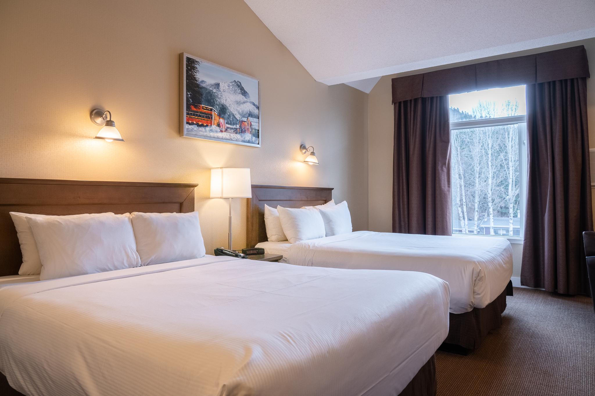 Irwin'S Mountain Inn Banff Extérieur photo