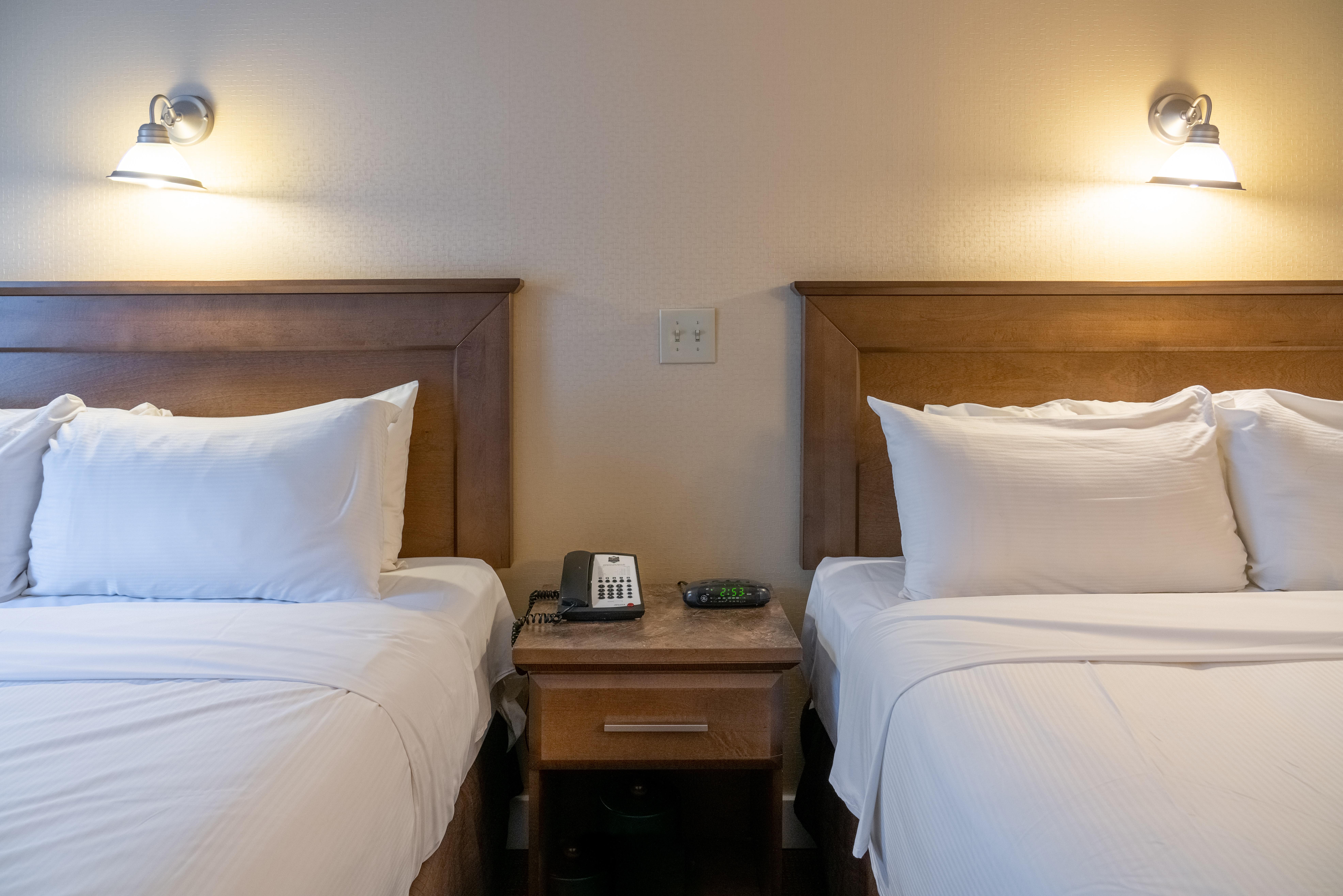 Irwin'S Mountain Inn Banff Extérieur photo
