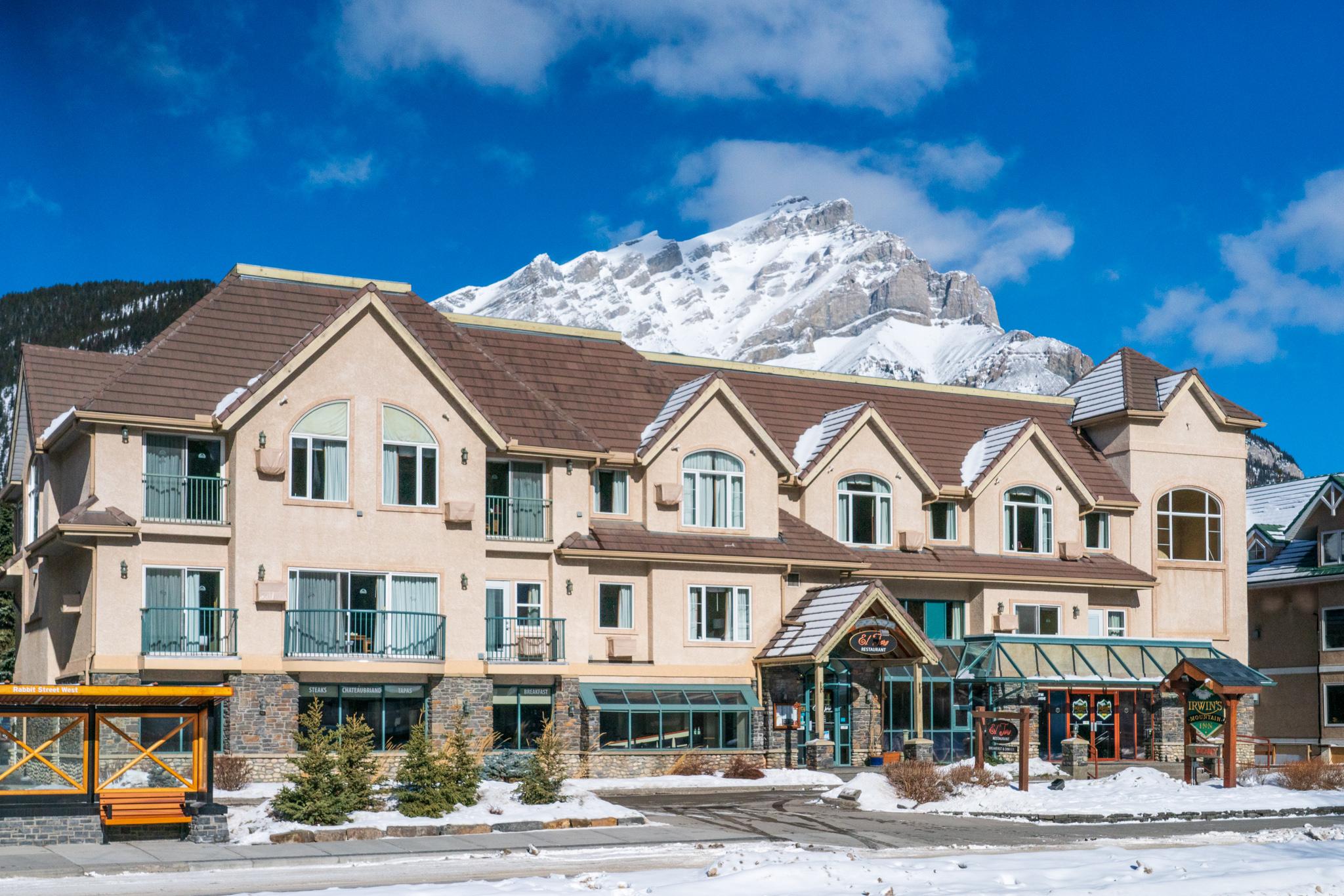 Irwin'S Mountain Inn Banff Extérieur photo