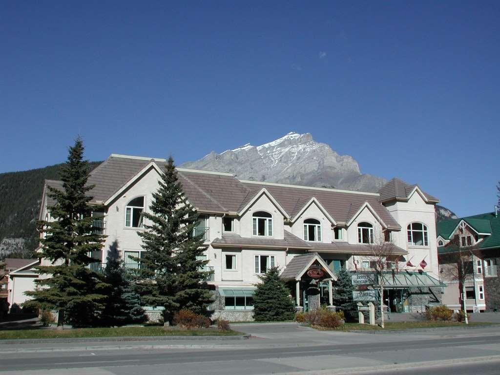Irwin'S Mountain Inn Banff Extérieur photo