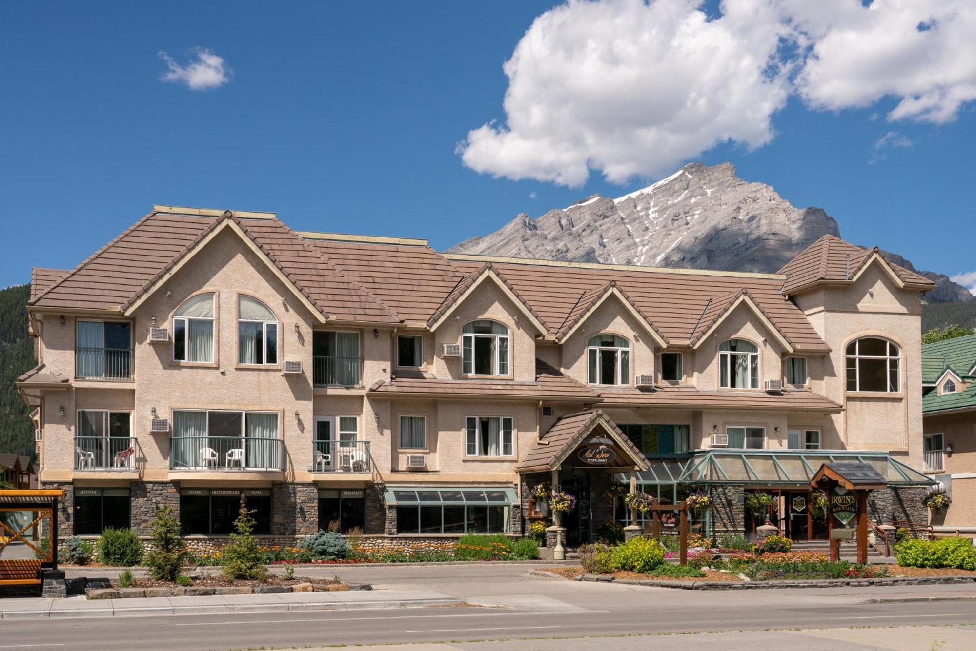 Irwin'S Mountain Inn Banff Extérieur photo