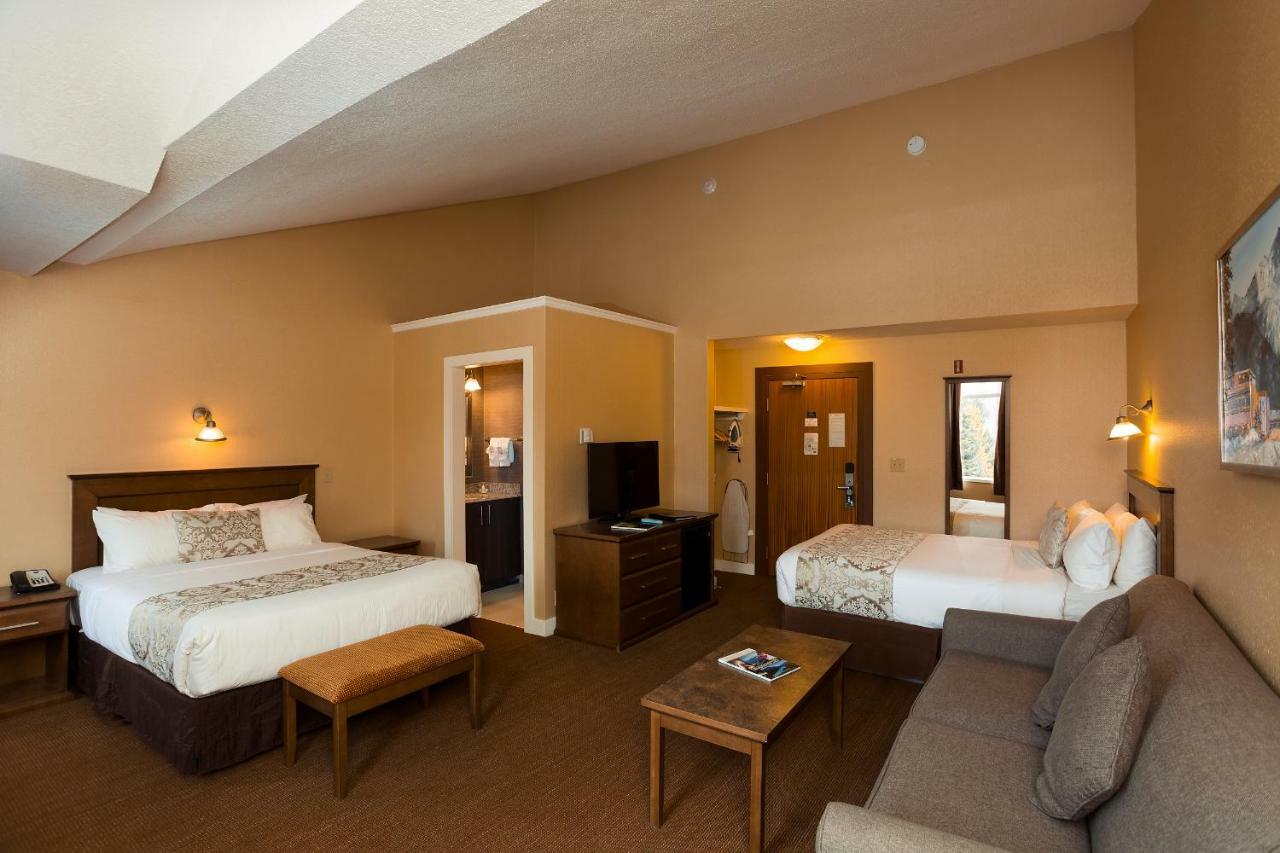 Irwin'S Mountain Inn Banff Extérieur photo