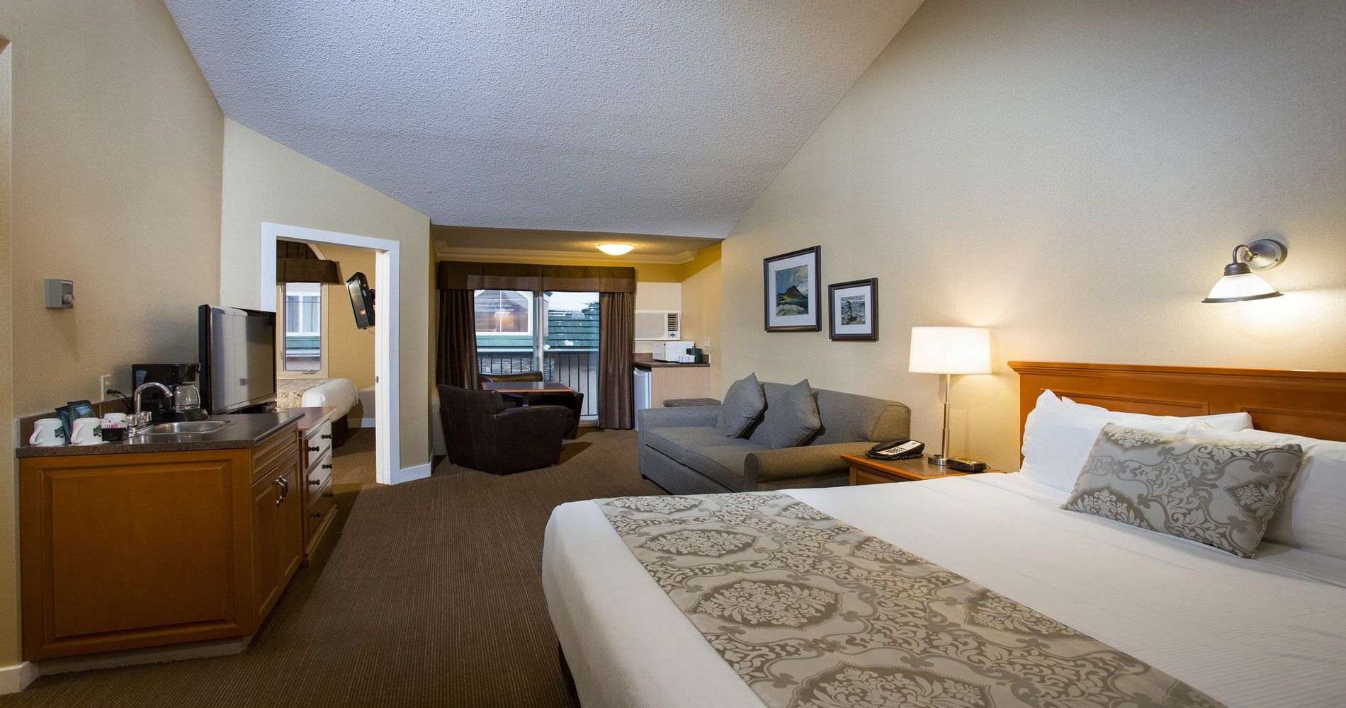 Irwin'S Mountain Inn Banff Extérieur photo