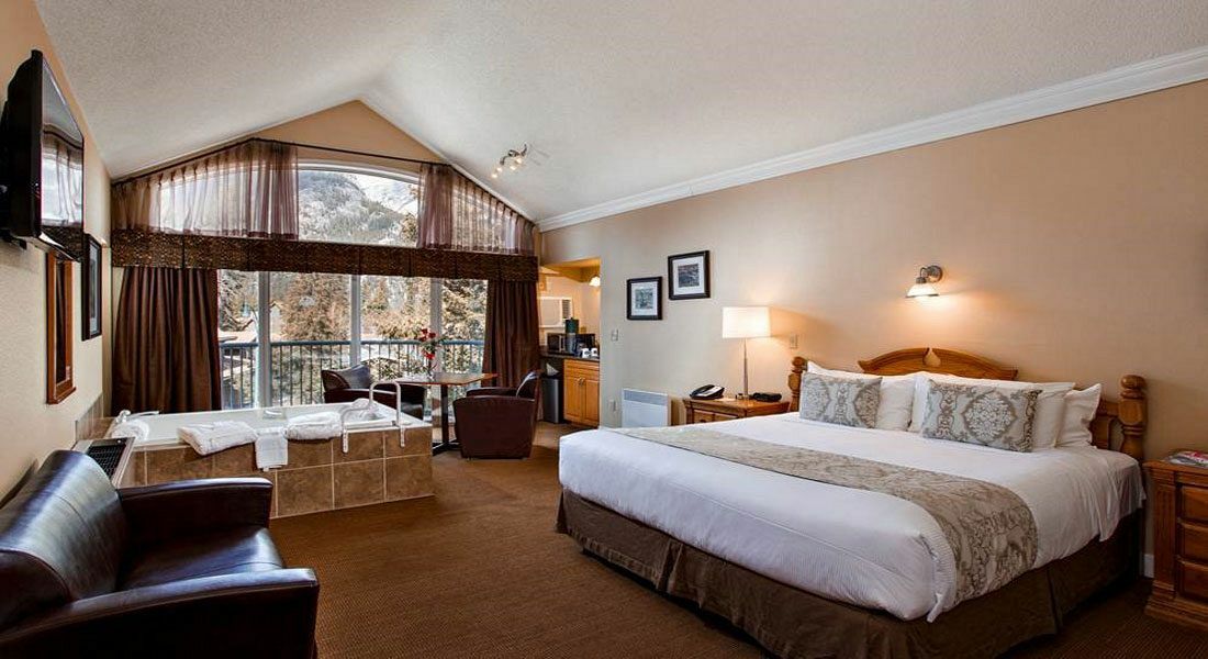 Irwin'S Mountain Inn Banff Extérieur photo