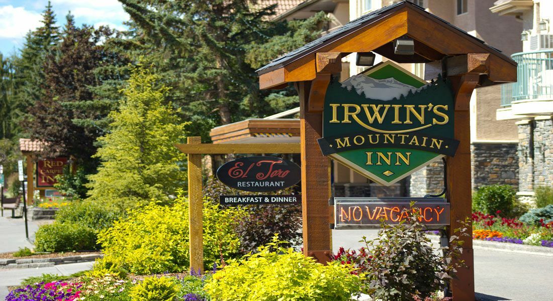 Irwin'S Mountain Inn Banff Extérieur photo